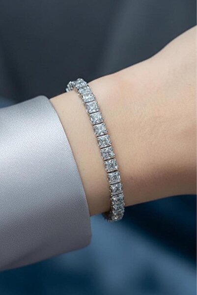 Valmont Accessories Zirkon Taşlı 4 mm Kare Su Yolu Kadın Bileklik
