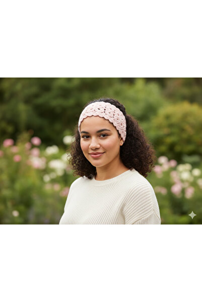 burjalmodah Elegant crochet headband in a soft pink color