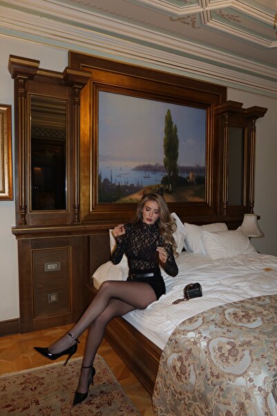 Laluvia Μαύρη δαντελένια μπλούζα - 251090