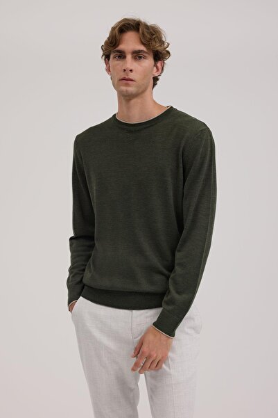 Jakamen Смарагдовозелен пуловер с V-образно деколте и тясна кройка, изработен...