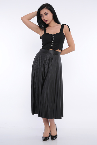 Stylish Black pleated leather skirt with a wavy sheen for an elegant look (el...
