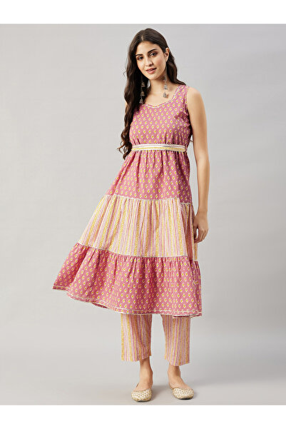 WineRed By Styli Woman Pink Paisley Print Tiered Kurta with Trousers Set