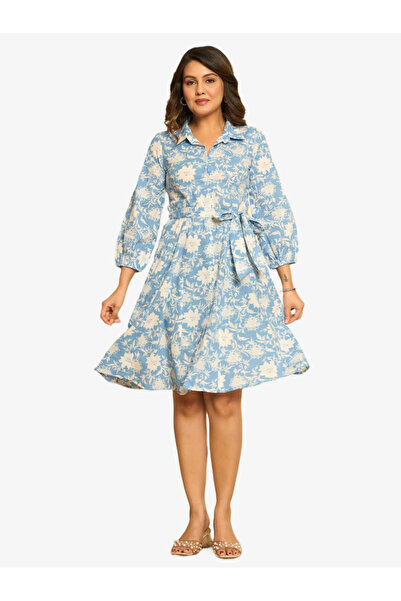 KASYA By Styli فستان قصير نسائي من القطن بنقشة زهور زرقاء.