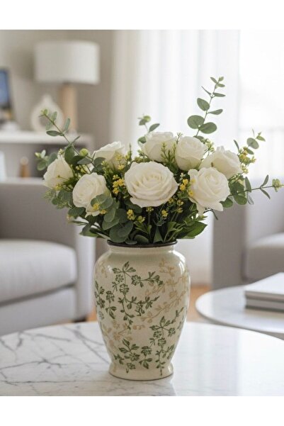 Bin shihoon A luxurious ceramic vase with an elegant design