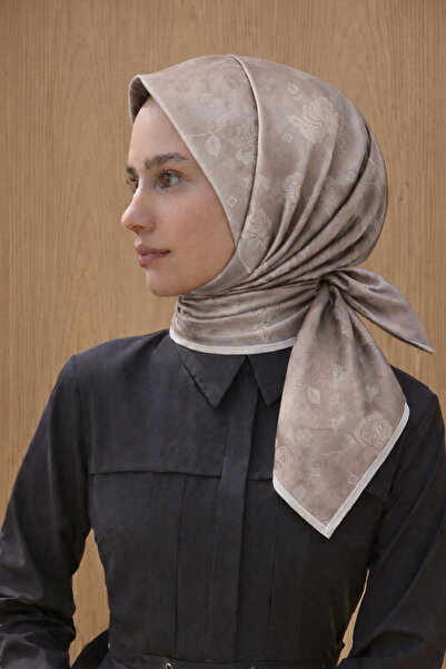 Aker Жаккардовий шовковий шарф Sura 7208403 - 333 Візон з блискітками та квіт...