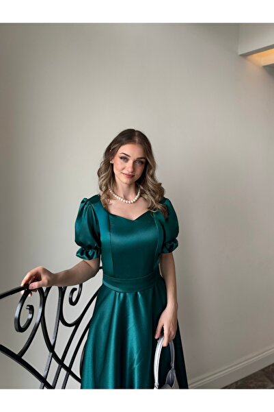 essolaria BİRCE Kadın Yeşil Saten Kalp Yaka Fırfırlı Kol Detaylı Modern Mezun...