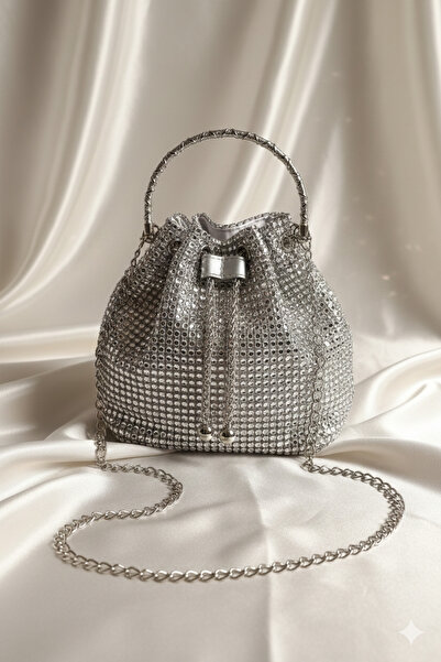 DERMO Ασημένια βραδινή τσάντα με κορδόνι περίσφιξης και εμφάνιση κρυστάλλινης...