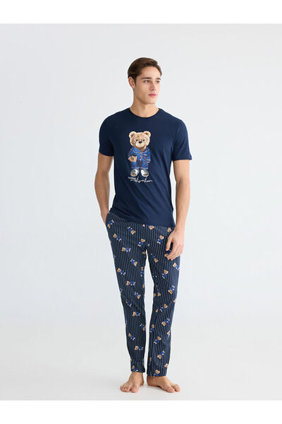 LC Waikiki طقم بيجامة رجالي مطبوع عليه دمية دب باللون الأزرق الداكن