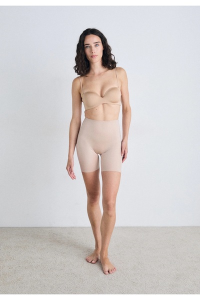 LoraDream شورت مقطوع بالليزر لا يترك أثراً