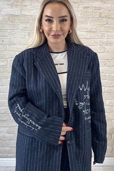 Muna Boutique سترة نسائية مطرزة بتصميم خاص باللون الأزرق الداكن