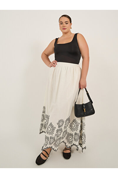 Styli Plus Size Embroidered Hem Maxi Skirt