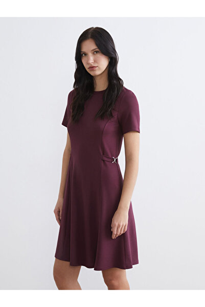 LC Waikiki Rochie mini cu centură ornamentală Burgundy guler rotund