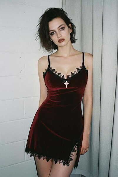 Karakedi Burgundy Gothic Cross Pendant Slit Detailed Strap Dress