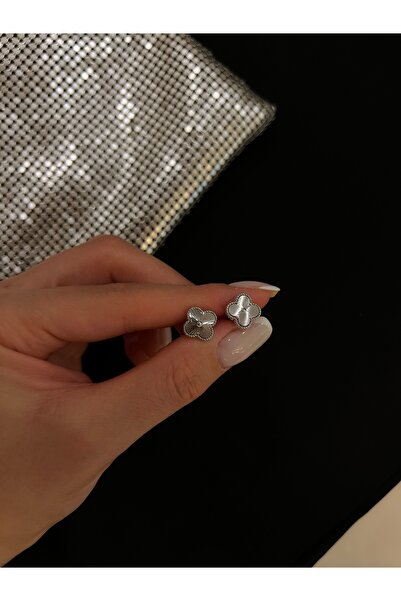 doremed Silver Yonca Motifli Mini Küpe – Zarif ve Minimal Tasarım