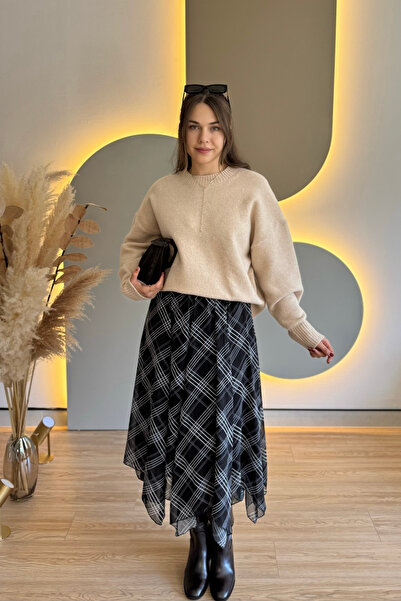 Aventien Plaid Patterned Asymmetrical Black Chiffon Skirt