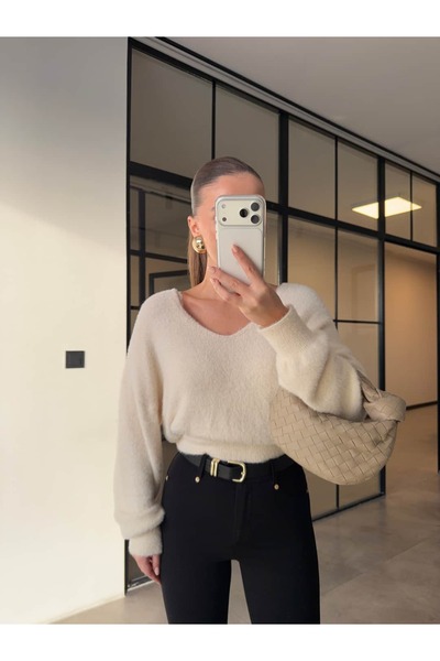 BB Bensu Buyruk Soft Textured V-Neck Knitwear Sweater