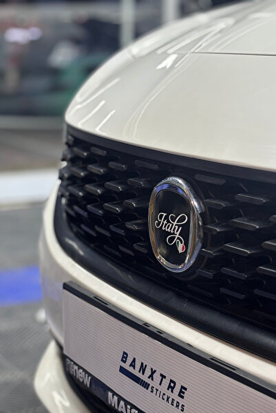 Banxtre مجموعة ملصقات متوافقة تمامًا للجزء الأمامي والخلفي لسيارة فيات إيجيا