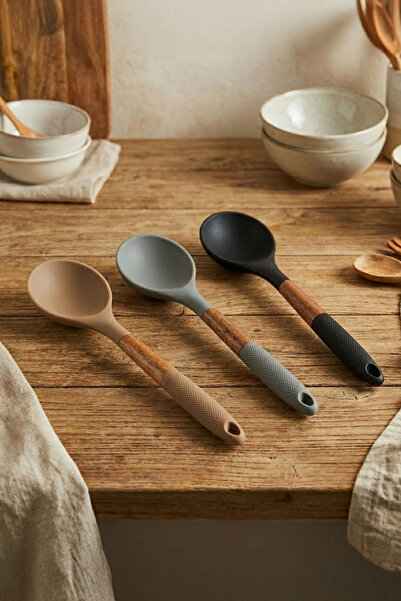 Vadi Wooden Handle Fireproof Non-Stick Heat Resistant Silicone Serving Spoon