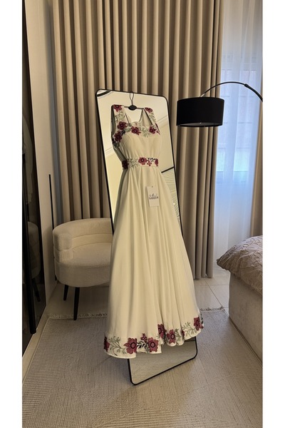Nareen Fashion An elegant off-white dress, featuring a sophisticated and attr...