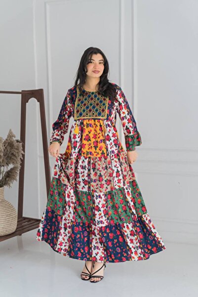 AFandina Wide-cut Shalki jalabiya with a comfortable fit and distinctive patt...