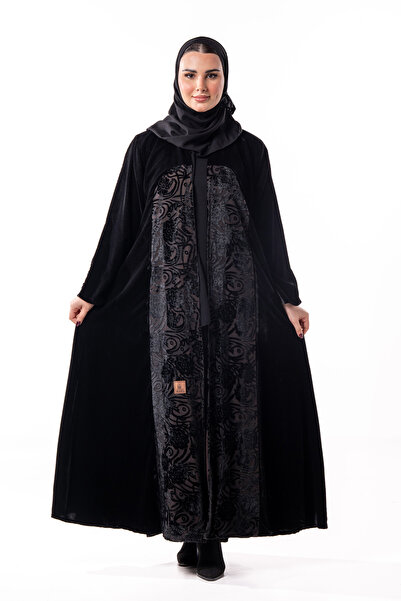 Hasnaa Abaya Hattan's black abaya