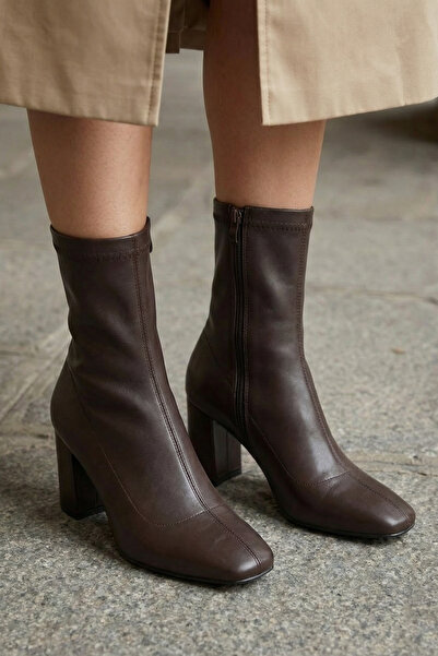 Von Bond Gloria Brown Blunt Toe Women's 7 cm Heeled Boots