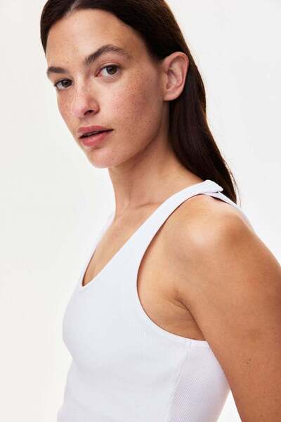 H&M مجموعة مكونة من قطعتين من قمصان الرضاعة من MAMA