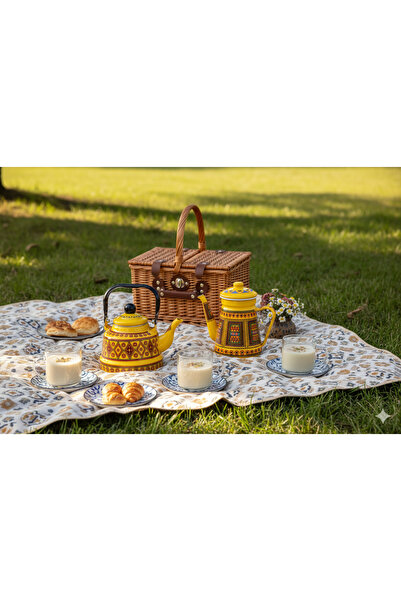 Generic Traditional decorative teapot and coffee pot set