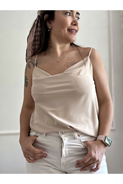 Burcu Özpıranga GİNGER Degaje Yaka Asansör Askılı Bluz