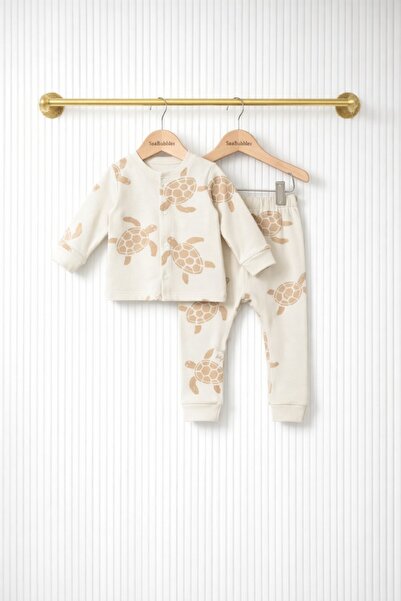 SeaBubbles Turtle Patterned Baby Pajama Set with Snap Fasteners on the Front