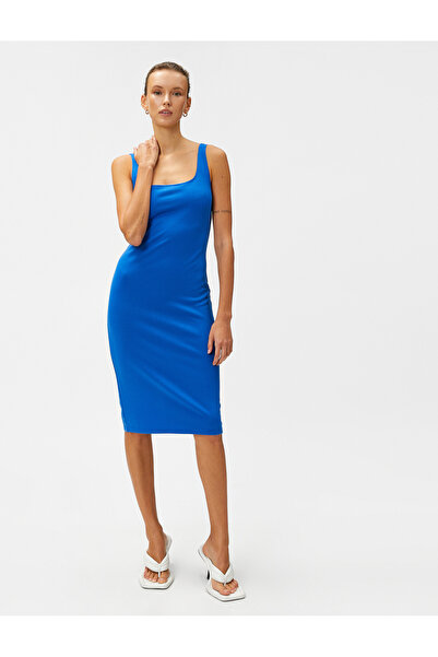 Koton فستان متوسط الطول بفتحة رقبة على شكل حرف U وحمالات وشق