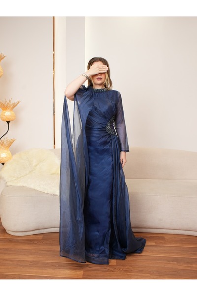 KALDE Elegant dress with hand-stitched details