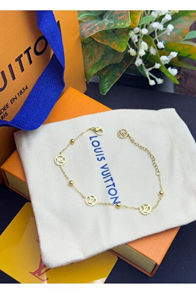 Louis Vuitton اسواره تتضمن ملحقاتها