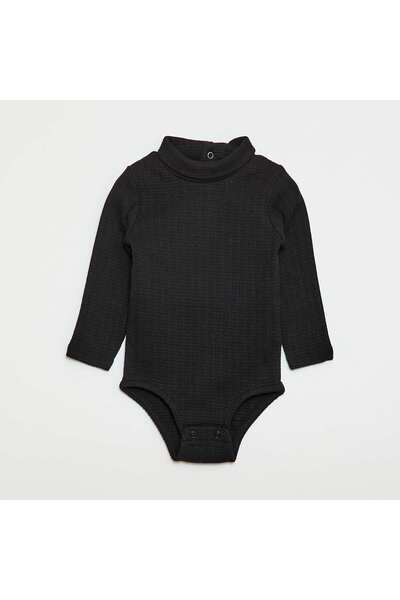 KIABI بدلة جسم محبوكة بنمط بوانتيل مع ياقة عالية باللون الأسود