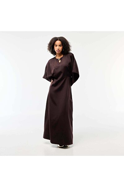 KIABI Crepe Knit Maxi Dress with Gold-Tone Jewelry Detail BROWN