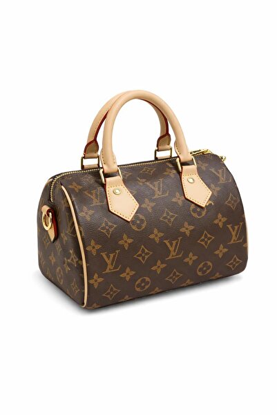 NO BRAND A luxurious women's handbag with an elegant, classic design.