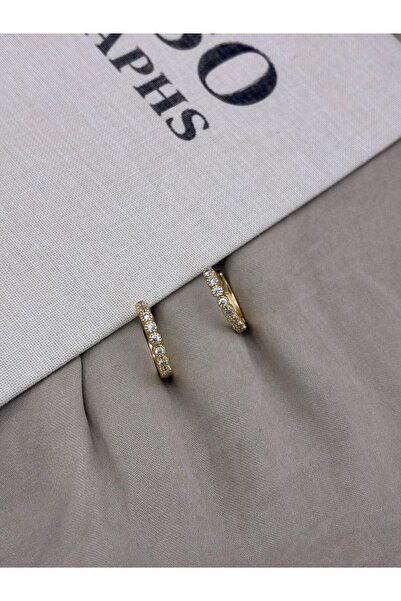 Hedef Bijuteri أقراط دائرية من حجر الزركون باللون الذهبي CM69