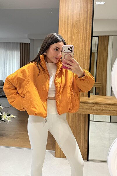 Gizem Ecemiş Berlin Turuncu Kısa Şişme Mont