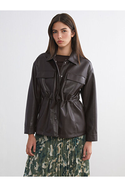 LC Waikiki سترة نسائية ذات مظهر جلدي بياقة قميص بنية اللون