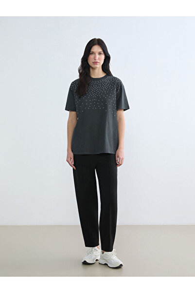 LC Waikiki بنطال رياضي نسائي أسود اللون ذو خصر مطاطي وملمس ناعم