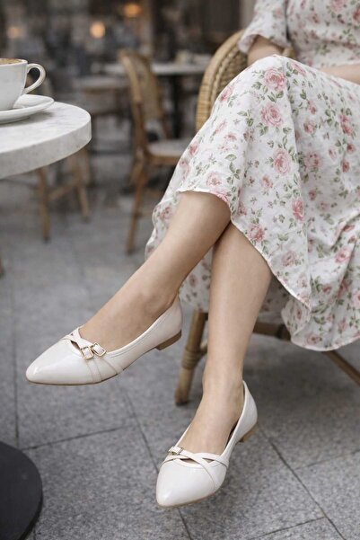 Macelife Women's Beige Buckle Detailed Daily Patent Leather Ballerinas