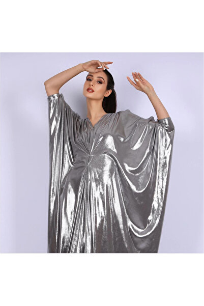 1way A shimmering butterfly-cut dress