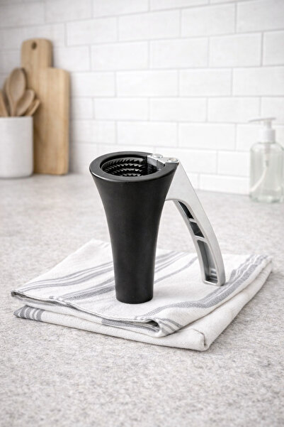 homvira 🟤 🌰 🥜   Luxury Metal Walnut and Hazelnut Cracker