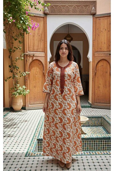 AFandina This mother and daughter jalabiya is distinguished by its exquisite ...