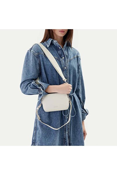 Calvin Klein Kadın Krem Omuz Çantası (LV04F3165G-FUP)