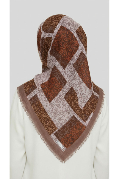 Karaca Eşarp ΜΑΛΛΙΝΟ ΚΑΠΕΛΟ ΜΕ ΣΧΕΔΙΟ ΦΥΛΛΩΝ ΚΑΡΑΚΑ - ΜΠΕΖ / ΚΡΕΜ