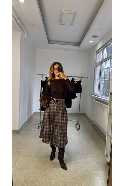 Butik KAHVE KARELİ YIRTMAÇ DETAYLI ETEK