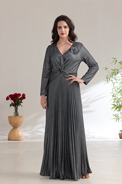 Verona A long pleated occasion dress with a luxurious feminine design