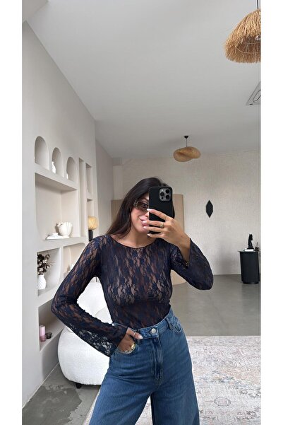 Buket Teke Navy Blue Lace Blouse