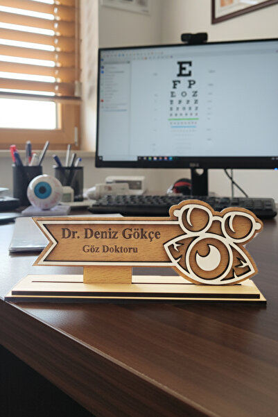 Lucena Göz Doktoru Masa Üstü İsimliği Ahşap Kişiselleştirilebilir Masaüstü İs...